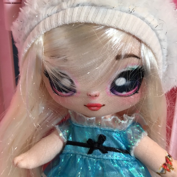 Na! Na! Na! Surprise! Doll and pink bunny case - Picture 8 of 13